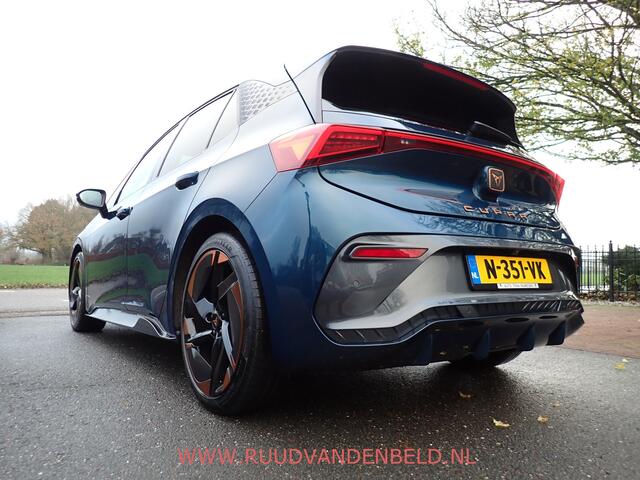 Cupra Born Copper Edition One 62 kWh PANODAK/CAMERA/STOEL EN STUUR VERWARMING