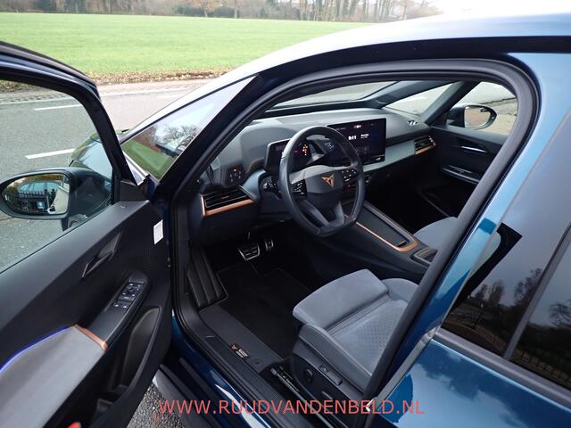 Cupra Born Copper Edition One 62 kWh PANODAK/CAMERA/STOEL EN STUUR VERWARMING
