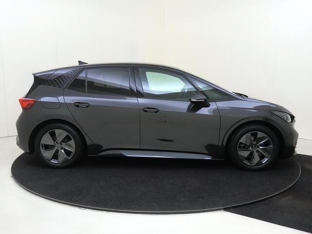 Cupra Born Business 62 kWh | Achteruitrijcamera | Adaptieve cruise control | Voorklimatisering | Stuurwielverwarming | CarPlay | Navigatie |