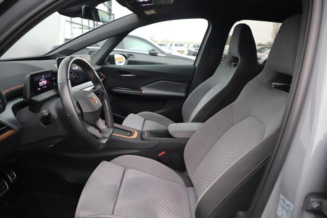 Cupra Born Performance One 62 kWh All-Season Banden Carplay Android Navigatie Achteruitrijcamera Sfeerverlichting