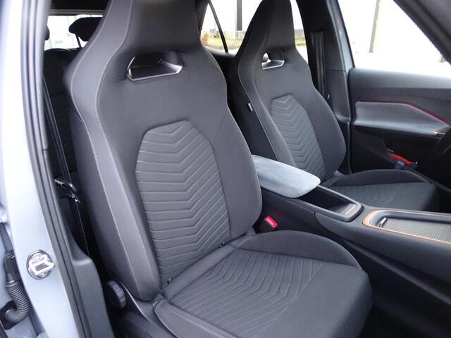 Cupra Born Adrenaline One 62 kWh SOH 92% | NAVIGATIE | SFEERVERLICHTING | STOEL/STUUR VERWARMING | DAB | ACHTERUIT RIJ CAMERA | LED PAKKET | IQ LED | APPLE CARPLAY |