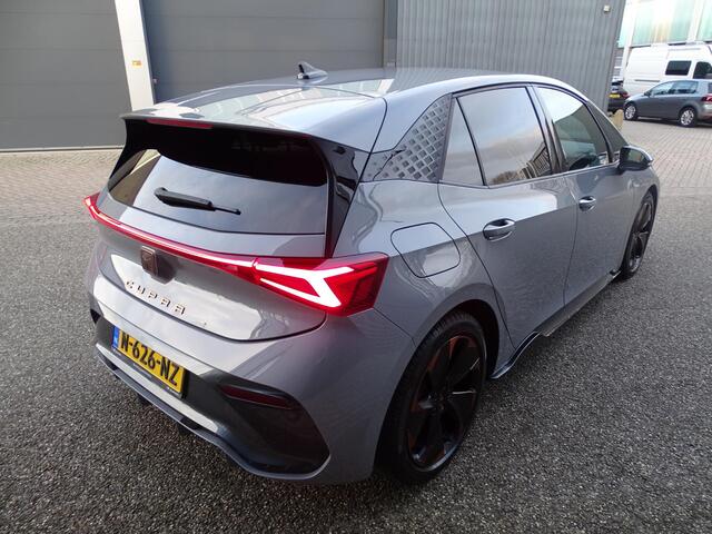 Cupra Born Adrenaline One 62 kWh SOH 92% | NAVIGATIE | SFEERVERLICHTING | STOEL/STUUR VERWARMING | DAB | ACHTERUIT RIJ CAMERA | LED PAKKET | IQ LED | APPLE CARPLAY |