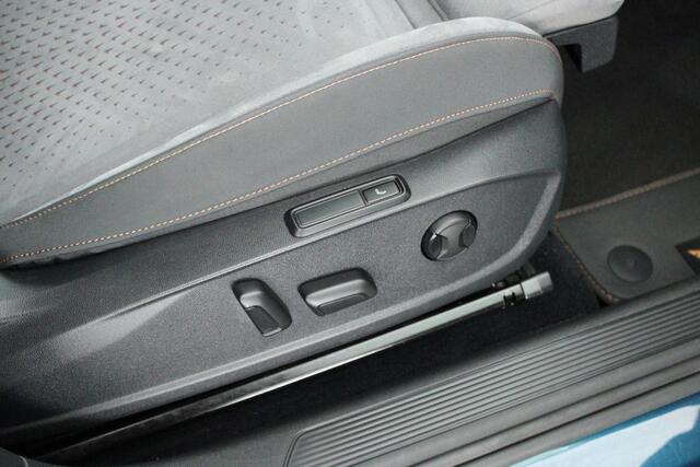 Cupra Born Performance 231pk 62 kWh SOH 89% Alcantara Sportstoelen Camera Stoelverwarming Keyless Elek. Verstelbare Stoelen Beats