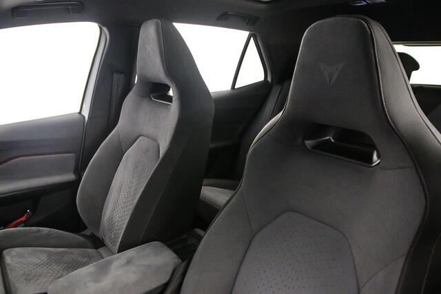 Cupra Born Copper Edition One 204pk Automaat Warmtepomp, Panoramadak, Adaptive cruise control, 360 camera, Navigatie, Achteruitrijcamera, LED koplampen, Stoelverwarming, Parkeersensoren