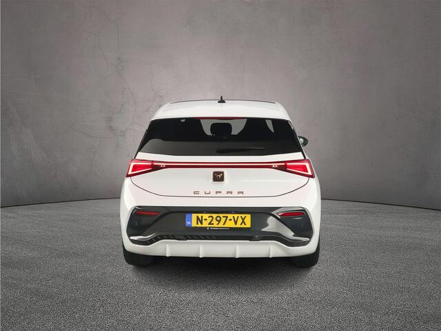 Cupra Born Copper Edition One 204pk Automaat Warmtepomp, Panoramadak, Adaptive cruise control, 360 camera, Navigatie, Achteruitrijcamera, LED koplampen, Stoelverwarming, Parkeersensoren