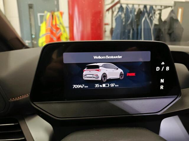 Cupra Born Essential 62 kWh / PARK. SENSOREN/ GETINT GLAS/ NAVI/ CLIMA/ 19" LMV