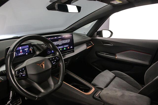 Cupra Born Copper Edition One 204pk Automaat Panoramadak, Head up display, Adaptive cruise control, 360 camera, Achteruitrijcamera, LED koplampen, Navigatie