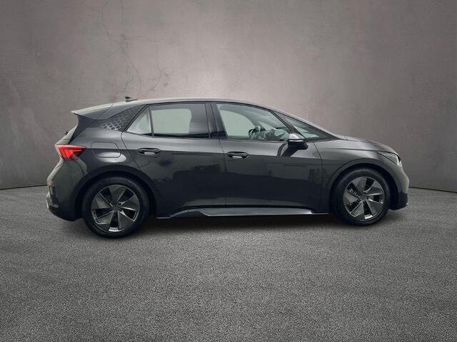 Cupra Born Business One 204pk Automaat Adaptive cruise control, Navigatie, Stuurwiel verwarmd, LED koplampen, Stoelverwarming, Achteruitrijcamera, Parkeersensoren, App connect