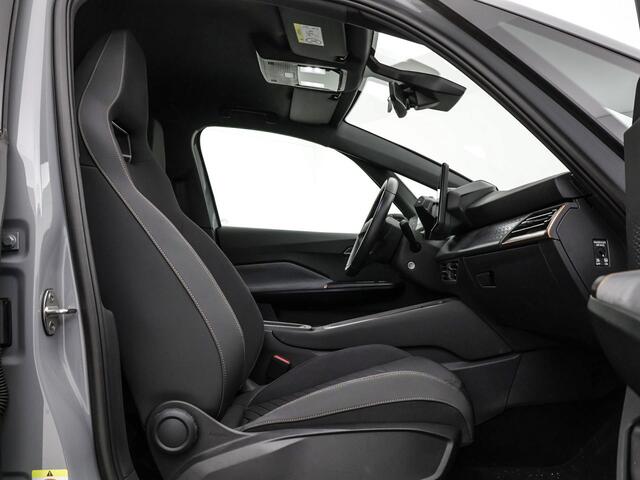 Cupra Born Business 62 kWh 204pk · Camera · Aadaptive Cruise Control · Sfeerverlichting · Rijprofielselectie · Apple/Android Car Play · Sportstoelen · Navigatie · 19"Velgen ·