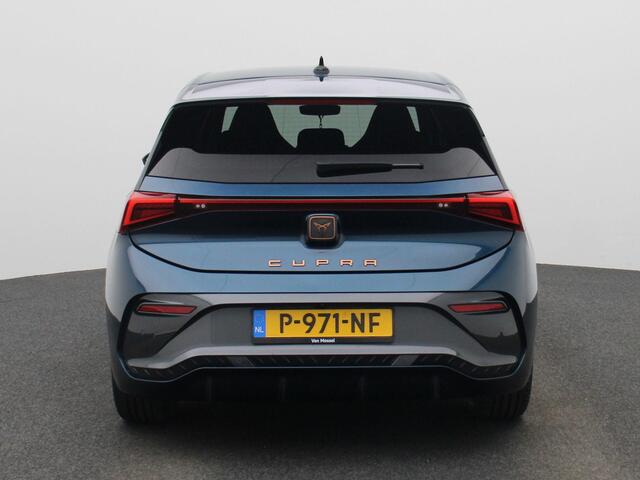 Cupra Born Performance One 62 kWh | Climate Control / ECC | Licht metalen velgen 19 inch | Cruise control Standaard | Navigatie | Elektrisch verst. stoelen | Stoelverwarming | LED koplampen | Park Distance Control voor en achter | Achteruitrijcamera |