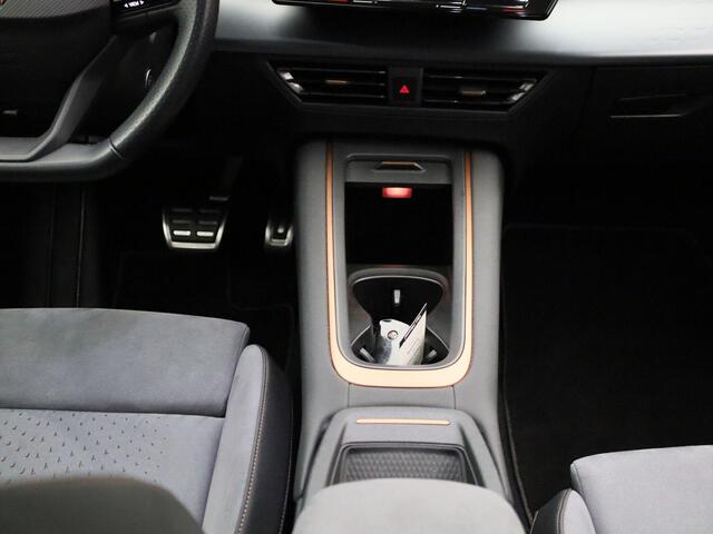 Cupra Born Performance One 62 kWh | Climate Control / ECC | Licht metalen velgen 19 inch | Cruise control Standaard | Navigatie | Elektrisch verst. stoelen | Stoelverwarming | LED koplampen | Park Distance Control voor en achter | Achteruitrijcamera |