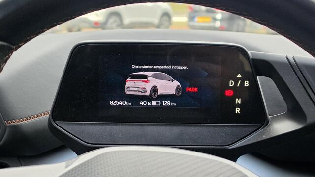 Cupra Born Adrenaline 62 kWh | NAP | ACC | DC | Stoelverwarming | Navi | Carplay