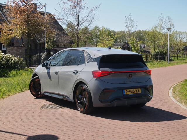 Cupra Born Performance One 62 kWh | Panoramadak | 360 Camera | Head-Up Display | Apple Carplay |