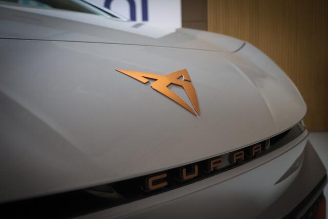 Cupra Born Adrenaline 62 kWh 231PK/LED Plus/Winterpakket/Dodehoek/Camera/Keyless/ACC/19"/