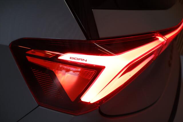 Cupra Born Adrenaline 62 kWh 231PK/LED Plus/Winterpakket/Dodehoek/Camera/Keyless/ACC/19"/