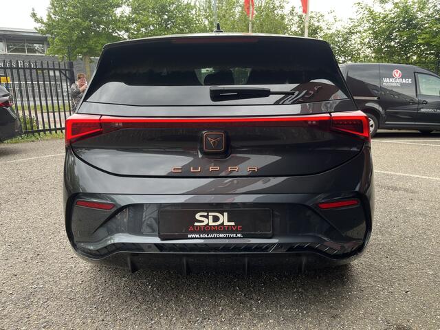 Cupra Born Business Plus 62 kWh // ADAPT. CRUISE // FULL LED // CAMERA+SENSOREN // SFEERVERLICHTING // NAVI+CARPLAY //