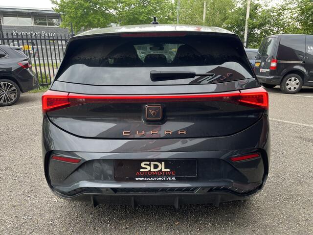 Cupra Born Business Plus 62 kWh // ADAPT. CRUISE // FULL LED // CAMERA+SENSOREN // SFEERVERLICHTING // NAVI+CARPLAY //