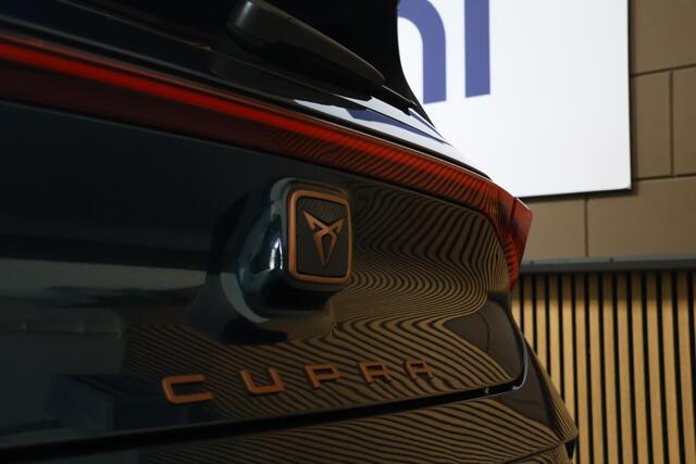 Cupra Born Adrenaline 62 kWh 204PK/LED Plus/SOH 95%/Pano/Dodehoek/Camera/Keyless/ACC/19"