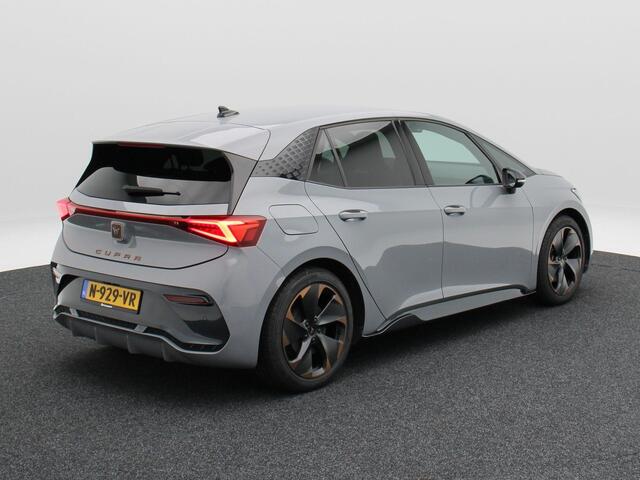 Cupra Born Performance One 62 kWh 204 Pk | Stoelverwarming | Adaptive Cruise | Camera | Climatronic | Navigatie | CarPlay | 19 Inch 79.554 Km !!