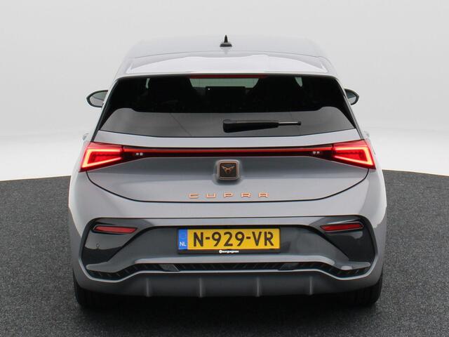 Cupra Born Performance One 62 kWh 204 Pk | Stoelverwarming | Adaptive Cruise | Camera | Climatronic | Navigatie | CarPlay | 19 Inch 79.554 Km !!