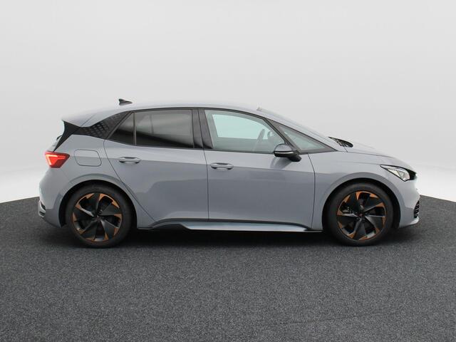 Cupra Born Performance One 62 kWh 204 Pk | Stoelverwarming | Adaptive Cruise | Camera | Climatronic | Navigatie | CarPlay | 19 Inch 79.554 Km !!