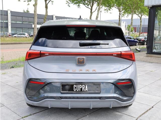 Cupra Born 62 kWh 150KW | Warmtepomp | Panodak | Head-up | Keyless | Camera | Adapt Cruise | Stoel&Stuurverwarming | Elek Stoelen | 19"Inch |
