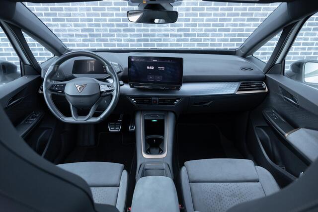 Cupra Born Copper Edition One 62 kWh | Panoramadak | 360 Graden Camera | Parkeersensoren | Head-up Display | Sportstoelen | Keyless Entry | Alcantara Bekleding | Elektrisch Verstelbare Voorstoelen | Navigatie | Apple Carplay | Android Auto