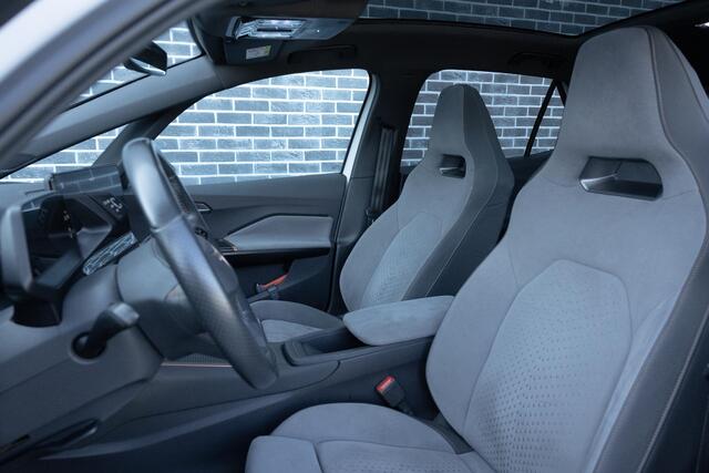 Cupra Born Copper Edition One 62 kWh | Panoramadak | 360 Graden Camera | Parkeersensoren | Head-up Display | Sportstoelen | Keyless Entry | Alcantara Bekleding | Elektrisch Verstelbare Voorstoelen | Navigatie | Apple Carplay | Android Auto