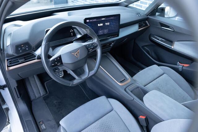 Cupra Born Copper Edition One 62 kWh | Panoramadak | 360 Graden Camera | Parkeersensoren | Head-up Display | Sportstoelen | Keyless Entry | Alcantara Bekleding | Elektrisch Verstelbare Voorstoelen | Navigatie | Apple Carplay | Android Auto