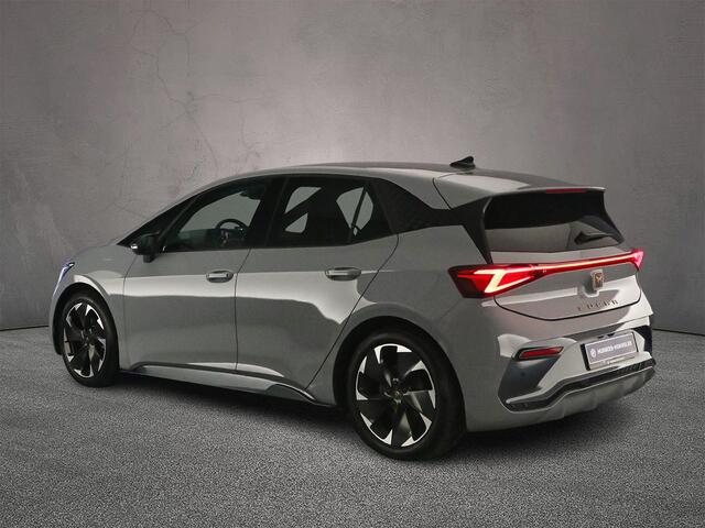 Cupra Born Edition 204pk Automaat Adaptive cruise control, Navigatie, Stoelverwarming, Achteruitrijcamera, Parkeersensoren, LED koplampen, App connect, DAB, Radio
