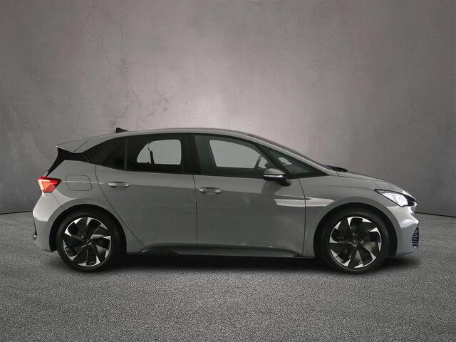 Cupra Born Edition 204pk Automaat Adaptive cruise control, Navigatie, Stoelverwarming, Achteruitrijcamera, Parkeersensoren, LED koplampen, App connect, DAB, Radio