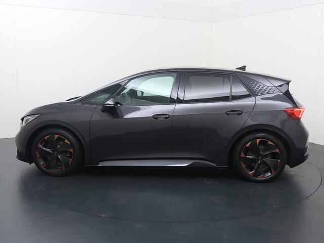 Cupra Born Adrenaline One 62 kWh | 204 PK | SoH 89% | Warmtepomp | Adaptive Cruise Control | Achteruitrijcamera | Climate control | LED verlichting | Keyless Entry | Navigatiesysteem | Sfeerverlichting | Stuur- & Stoelverwarming | Apple Carplay / Android Auto |