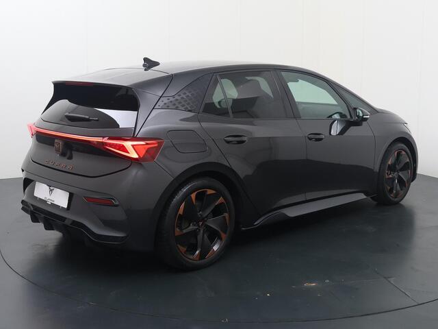 Cupra Born Adrenaline One 62 kWh | 204 PK | SoH 89% | Warmtepomp | Adaptive Cruise Control | Achteruitrijcamera | Climate control | LED verlichting | Keyless Entry | Navigatiesysteem | Sfeerverlichting | Stuur- & Stoelverwarming | Apple Carplay / Android Auto |
