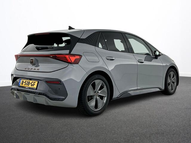 Cupra Born Business 62 kWh Automaat Navigatie Apple Carplay/ Android Auto Camera Parkeersensoren Adaptive Cruise Control Stoel- en stuurverwarming Full Led Climate Control Lichtmetalen velgen