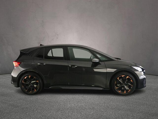 Cupra Born Adrenaline 62 kWh 204pk Automaat Adaptive cruise control, Achteruitrijcamera, Navigatie, Stuurwiel verwarmd, LED koplampen, Stoelverwarming, Parkeersensoren