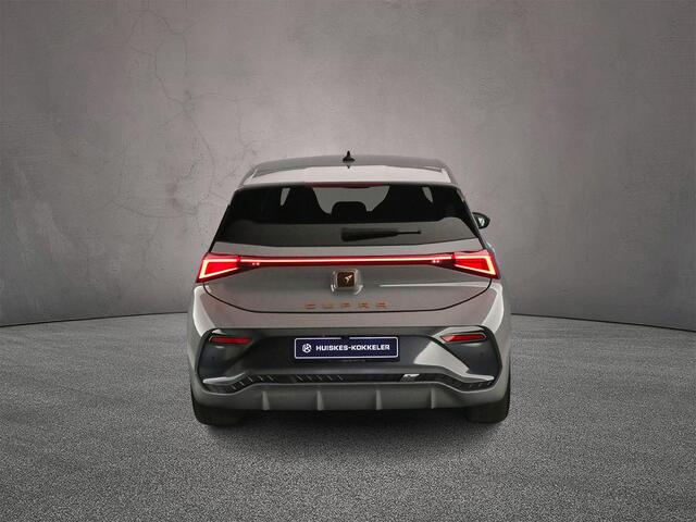 Cupra Born Adrenaline 62 kWh 204pk Automaat Adaptive cruise control, Navigatie, Stuurwiel verwarmd, Achteruitrijcamera, Parkeersensoren, Stoelverwarming, App connect