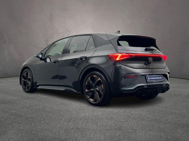Cupra Born Adrenaline 62 kWh 204pk Automaat, Adaptive cruise control, 360 camera, Stoelverwarming, Stuurverwarming, Navigatie, App-connect, LED koplampen, Parkeersensoren
