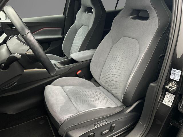 Cupra Born Adrenaline 62 kWh 204pk Automaat, Adaptive cruise control, 360 camera, Stoelverwarming, Stuurverwarming, Navigatie, App-connect, LED koplampen, Parkeersensoren