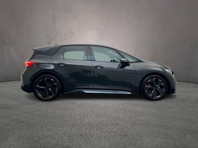 Cupra Born Adrenaline 62 kWh 204pk Automaat, Adaptive cruise control, 360 camera, Stoelverwarming, Stuurverwarming, Navigatie, App-connect, LED koplampen, Parkeersensoren