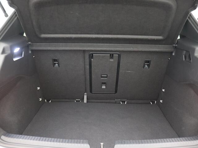 Cupra Born Adrenaline 62 kWh 204PK Aut. SOH 94,48%, Achteruitrijcamera, Stoel-Stuurverwarming, Keyless, 19" LM Velgen, Navi, Adaptieve Cruise Control, Elektr. verstelbare stoelen