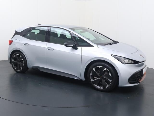 Cupra Born eBoost 62 kWh | 231 PK | SoH 93% | Adaptive Cruise Control | Achteruitrijcamera | Keyless Entry | LED verlichting | Draadloze telefoonlader | Navigatiesysteem | Sfeerverlichting | Parkeersensoren | Stuur- en Stuurverwarming | Apple Carplay / Android Auto |
