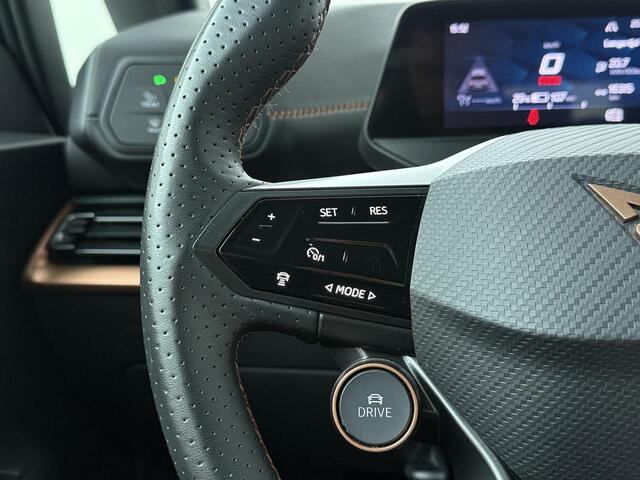 Cupra Born eBoost 62 kWh | 231 PK | SoH 93% | Adaptive Cruise Control | Achteruitrijcamera | Keyless Entry | LED verlichting | Draadloze telefoonlader | Navigatiesysteem | Sfeerverlichting | Parkeersensoren | Stuur- en Stuurverwarming | Apple Carplay / Android Auto |
