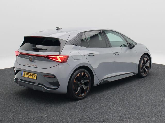 Cupra Born Performance One 62 kWh 204 Pk | Stoel/Stuurverwarming | Camera | Adaptive Cruise | Navigatie | 18 Inch | 66.591 Km !!