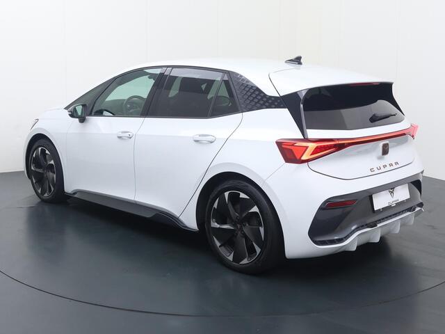 Cupra Born Adrenaline 62 kWh | 231 PK | SoH 89% | Adaptive cruise control | Achteruitrijcamera | Beats Audio Surround | Kuipstoelen | Navigatiesysteem | Stoelverwarming | Parkeersensoren | Apple Carplay/Android Auto | Gratis regulier onderhoud t/m 09-09-2029 | – foto 4