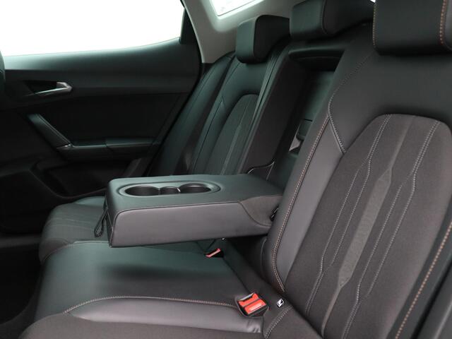 Cupra Formentor 1.4 e-Hybrid Adrenaline 204PK DSG Adaptieve Cruise Controle, Achteruitrijcamera, Stoel-Stuurverwarming, Elektrische Achterklep, Voorruitverwarming, 18" LM Velgen