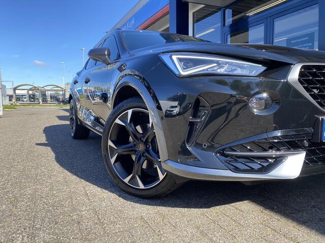 Cupra Formentor 1.4 e-Hybrid Adrenaline / Automaat / NL-Auto / 33.000 KM / Apple-Carplay & Android-Auto / Adaptieve Cruise-Control / Electronic Climate-Control / Stoelverwarming / Stuurverwarming / Dodehoek-Detectie / Keyless / DAB Radio-Bluetooth / Navi / LED / Draadloz