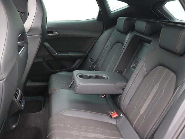 Cupra Formentor 1.4 e-Hybrid VZ Performance 245PK DSG full led, adaptive cruise, side assist, schuif-kanteldak, stuur-stoelverwarming, keyless, achteruitrijcamera, elek. bedienbare voorstoel, elek. bedienbare achterklep, 19" lichtmetaal
