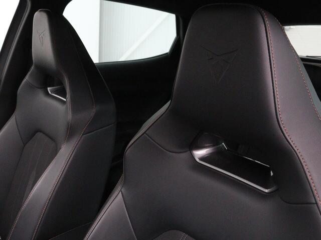 Cupra Formentor 1.4 e-Hybrid VZ | 245pk | Stoel & stuurverwarming | Carplay | Camera | Adaptive cruise | Navigatie | Sfeerverlichting | Keyless | Full LED | PHEV