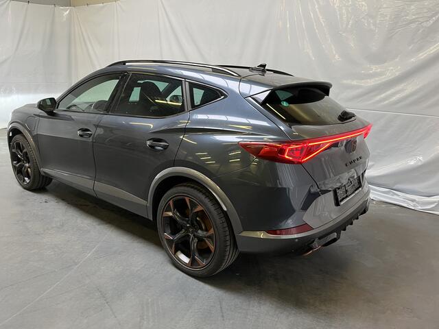 Cupra Formentor 1.4 e-Hybrid Black Edition / AUTOMAAT/ 245 PK/ PANO/ ELEKTR. TREKHAAK/ LEDER/ 19" LMV/ ELEKTR STOEL/ NAVI/ FULL LINK/ PARK. SENSOREN + CAMERA/ RIJ-MODI/ STOEL VERWARM.