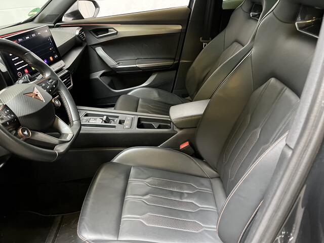 Cupra Formentor 1.4 e-Hybrid Black Edition / AUTOMAAT/ 245 PK/ PANO/ ELEKTR. TREKHAAK/ LEDER/ 19" LMV/ ELEKTR STOEL/ NAVI/ FULL LINK/ PARK. SENSOREN + CAMERA/ RIJ-MODI/ STOEL VERWARM.